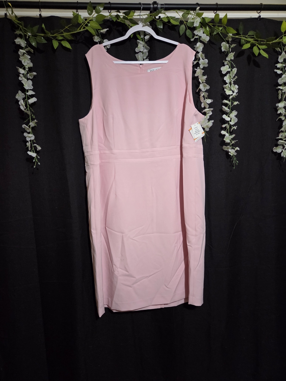 Kasper Sleeveless Sheath Dress in Light Pink